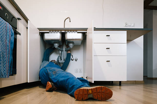 Professional Emergency Plumber technician working in Emerson, KY